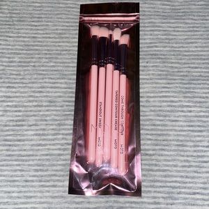 Set of 5 MOTD eye brushes -new!